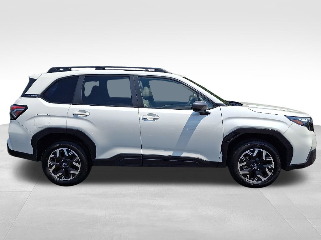 Used 2025 Subaru Forester Premium AWD/4WD image 7