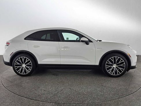 Used 2024 Porsche Macan 4 Electric image 2