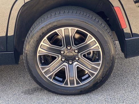 Certified 2024 Jeep Wagoneer 2WD w/ Premium Group I image 14