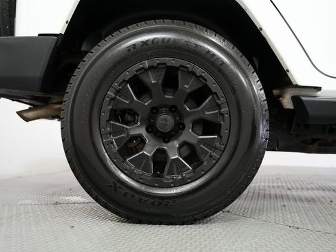 Used 2015 Jeep Wrangler Unlimited Sahara w/ Connectivity Group image 55