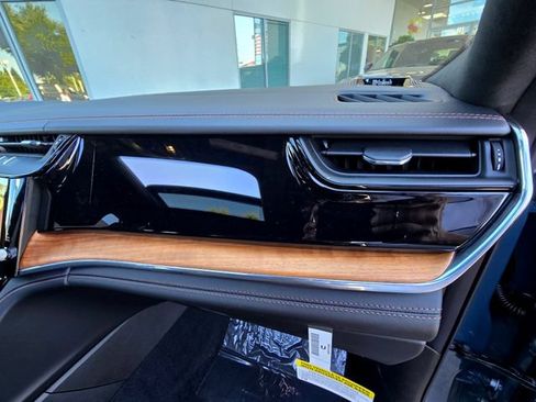 Used 2026 Jeep Grand Cherokee Summit w/ Obsidian Package AWD/4WD image 16