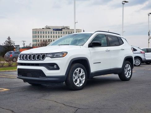 Used 2025 Jeep Compass Latitude image 19