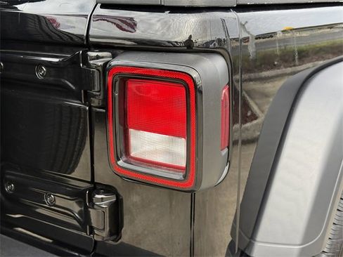 Used 2024 Jeep Wrangler Sport S image 9