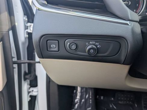 Used 2020 Buick Enclave Essence FWD image 13