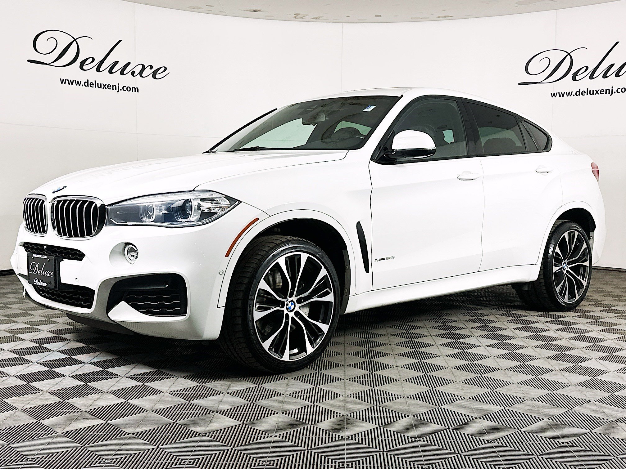 Used 2019 BMW X6 xDrive50i w/ M Sport Package AWD/4WD image 3