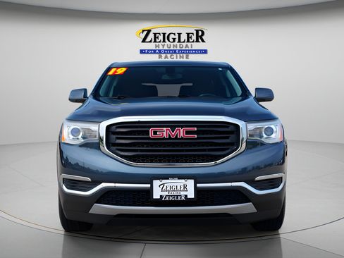 Used 2019 GMC Acadia SLE FWD image 2