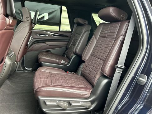 Used 2022 Cadillac Escalade Premium Luxury Platinum w/ Heavy-Duty Trailer Package AWD/4WD image 12