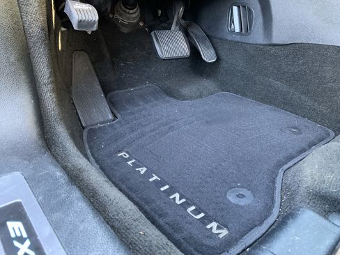 Used 2018 Ford Explorer Platinum image 17