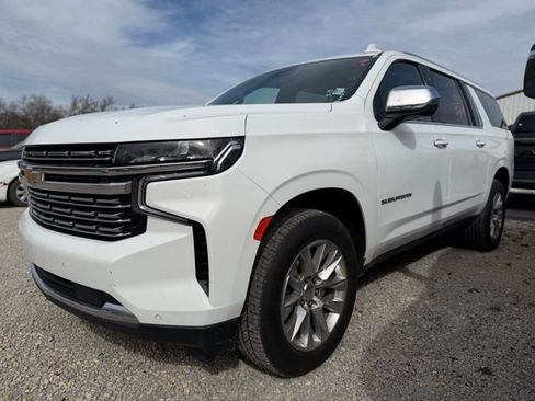 Used 2023 Chevrolet Suburban Premier image 2