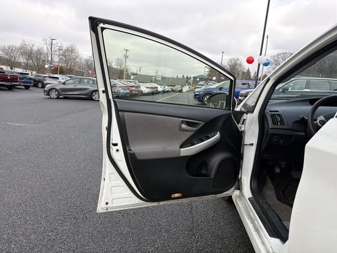 Used 2013 Toyota Prius Two image 11