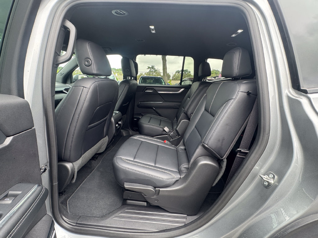 Used 2026 GMC Acadia Elevation w/ Elevation Premium Package AWD/4WD image 33