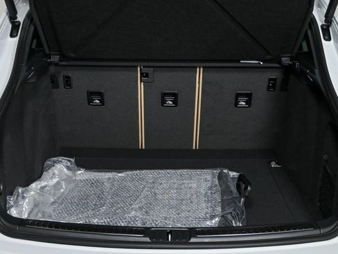 New 2025 Porsche Macan image 30