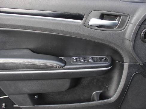 Used 2019 Chrysler 300 S RWD image 17
