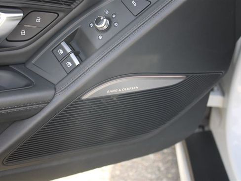 Used 2018 Audi R8 V10 w/ Carbon Exterior Package image 33