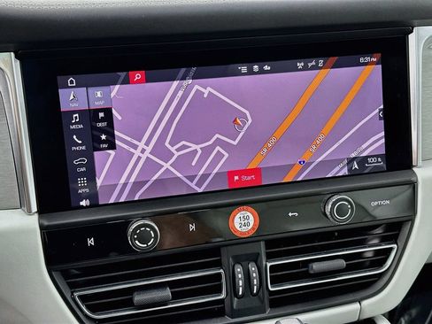 Certified 2023 Porsche Macan AWD/4WD image 16