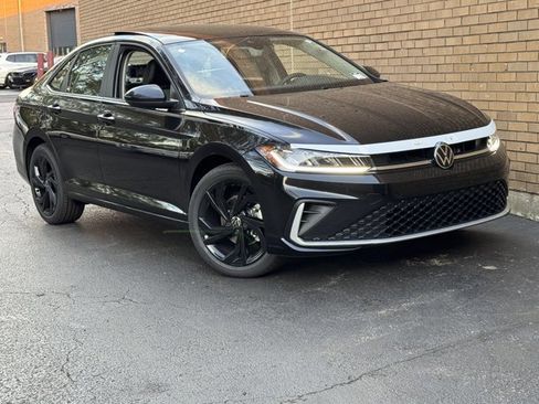 New 2025 Volkswagen Jetta SE image 1
