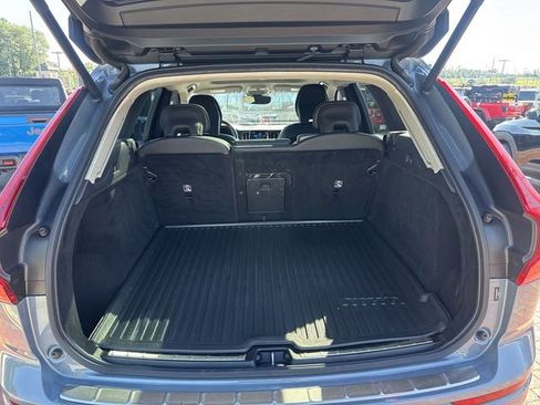 Used 2022 Volvo XC60 B5 Momentum w/ Protection Package Premier FWD image 29