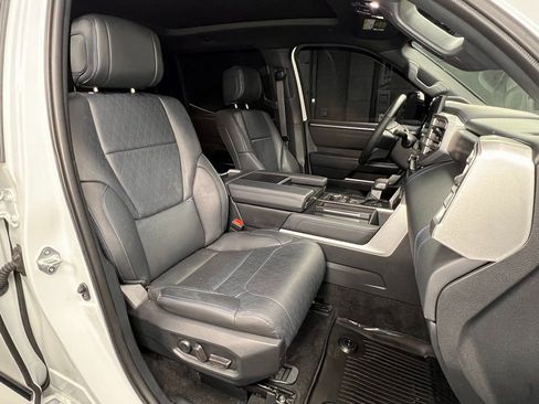 Used 2024 Toyota Tundra Platinum image 4