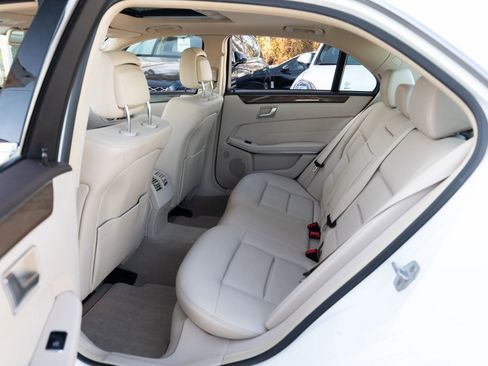 Used 2014 Mercedes-Benz E 350 4MATIC Sedan image 27