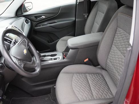 Used 2018 Chevrolet Equinox LT w/ Sun & Infotainment Package AWD/4WD image 4