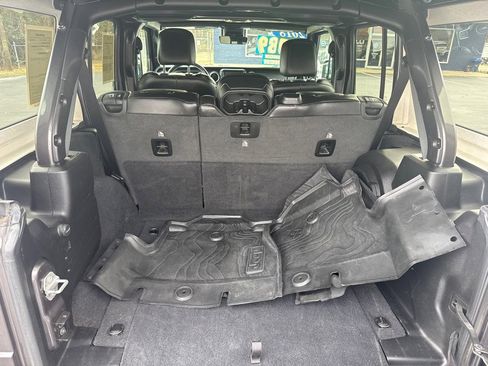 Used 2020 Jeep Wrangler Unlimited Sahara image 10