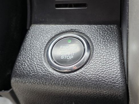Used 2019 Ford F150 Lariat w/ Equipment Group 502A Luxury AWD/4WD image 14