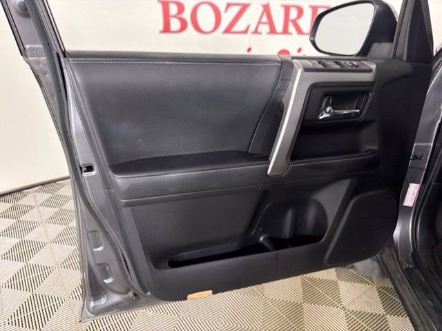 Used 2020 Toyota 4Runner SR5 Premium w/ Moonroof Package RWD image 27