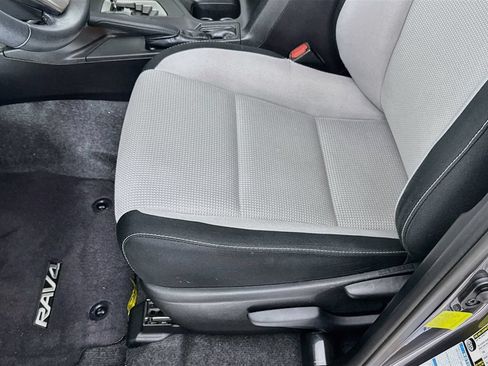 Used 2016 Toyota RAV4 XLE AWD/4WD image 13