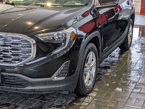 Used 2021 GMC Terrain SLE w/ Driver Convenience Package image 9