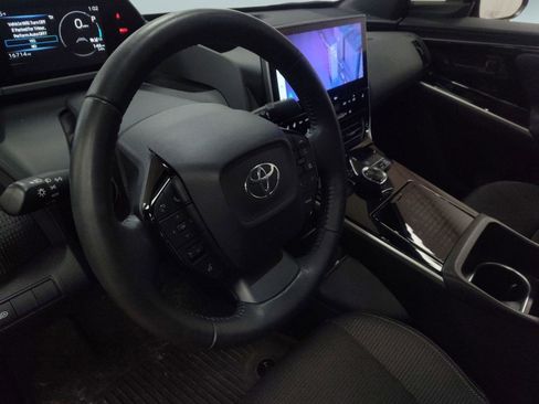 Used 2023 Toyota bZ4X XLE w/ Weather Package image 4