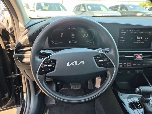 Used 2025 Kia Niro LX FWD image 22