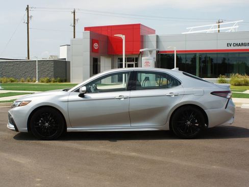 Used 2023 Toyota Camry XSE image 12