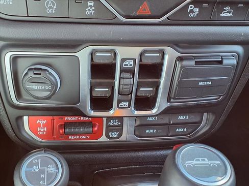 Used 2025 Jeep Gladiator Rubicon image 15