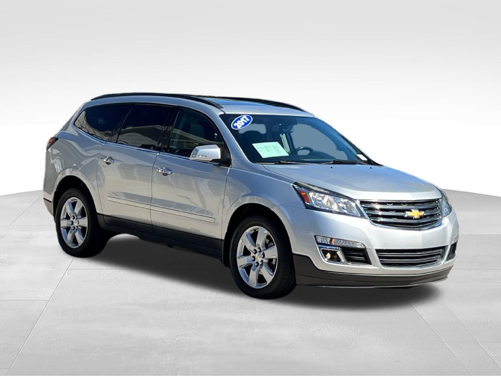 Used 2017 Chevrolet Traverse LT w/ Traveler's Package FWD image 3