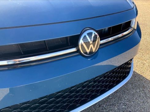 Used 2025 Volkswagen Jetta SE image 36