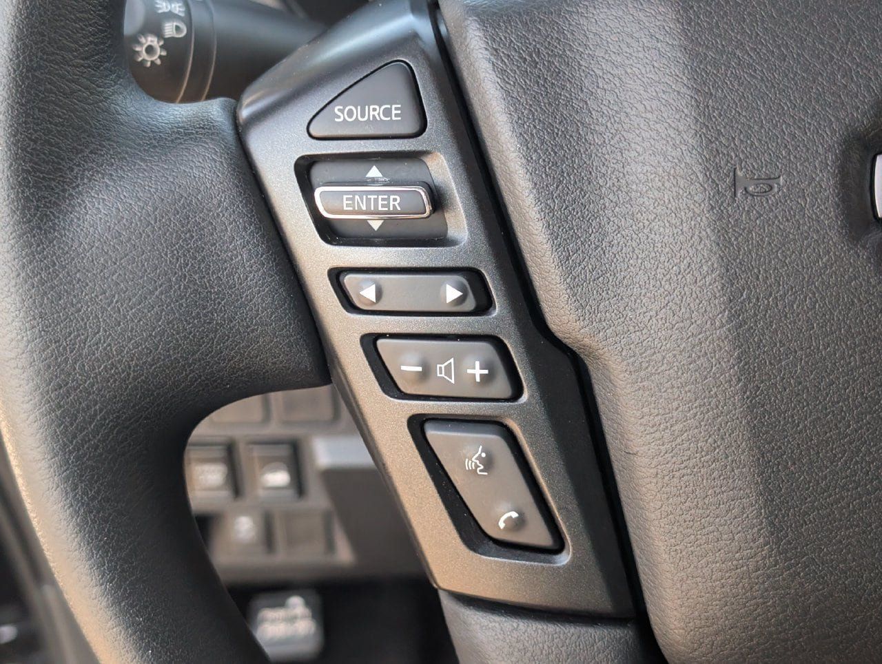 Certified 2025 Nissan Frontier SV AWD/4WD image 22