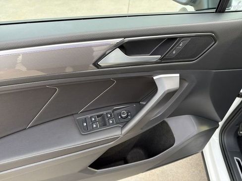 Used 2023 Volkswagen Tiguan SE R-Line image 15