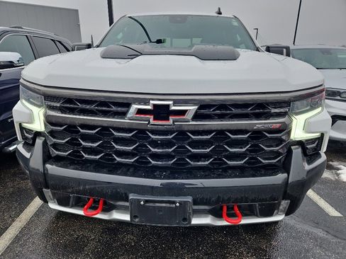 Used 2023 Chevrolet Silverado 1500 ZR2 image 2