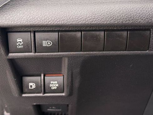 Certified 2025 Toyota Sienna XLE FWD image 19