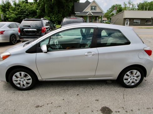 Used 2012 Toyota Yaris L image 3