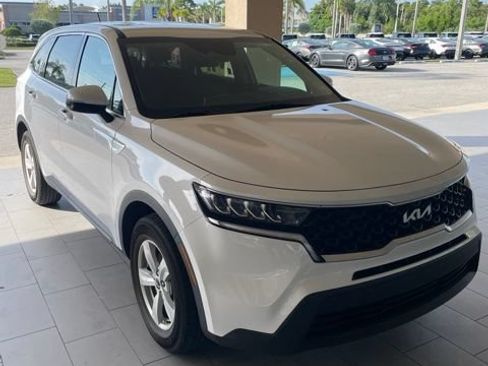 Used 2023 Kia Sorento LX FWD image 6