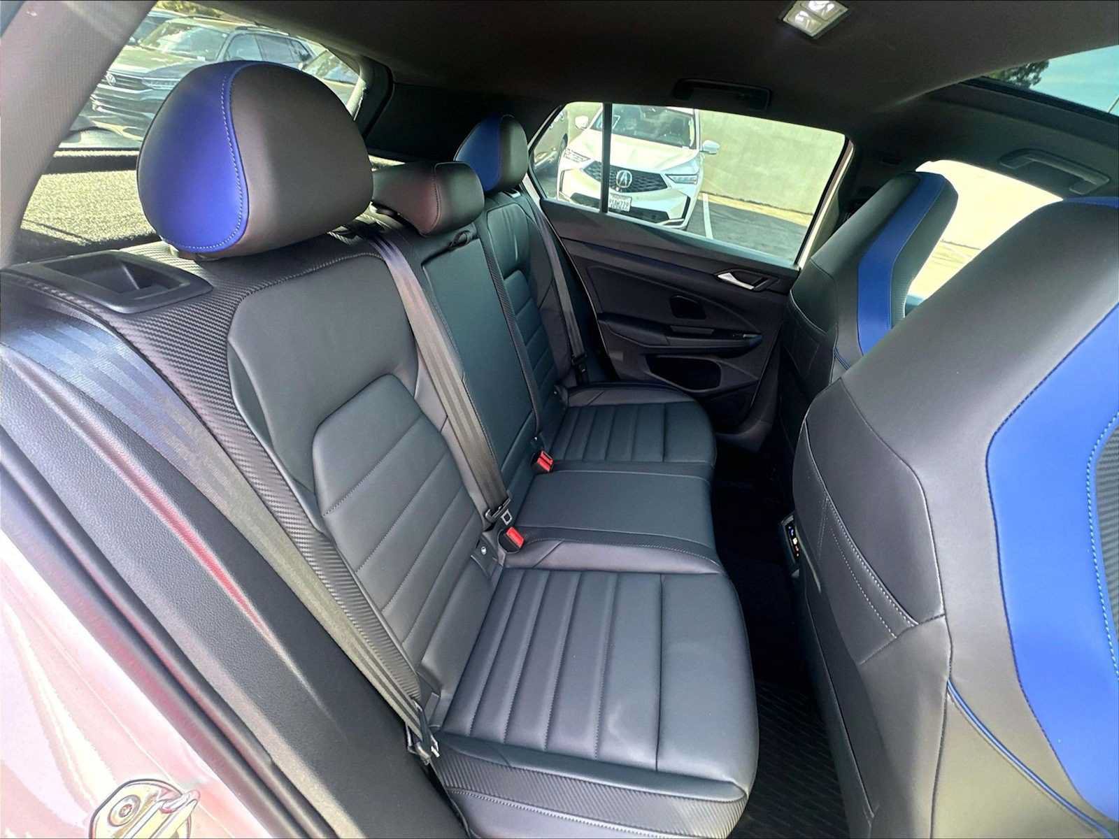 Used 2025 Volkswagen Golf AWD/4WD image 28