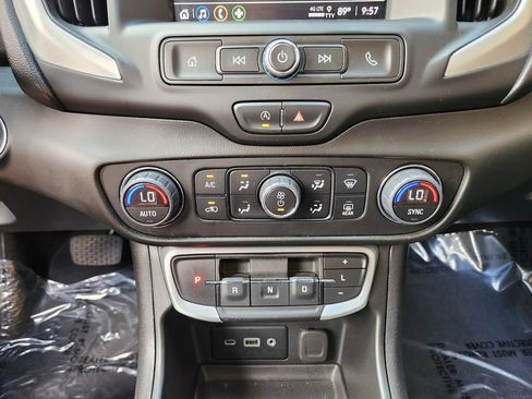 Used 2022 GMC Terrain SLE w/ Driver Convenience Package FWD image 20
