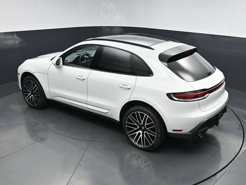 Certified 2025 Porsche Macan AWD/4WD image 16