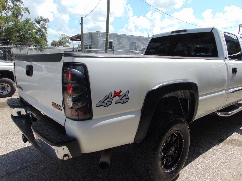 Used 2004 GMC Sierra 2500 SLT w/ Heavy-Duty Power Package AWD/4WD image 11