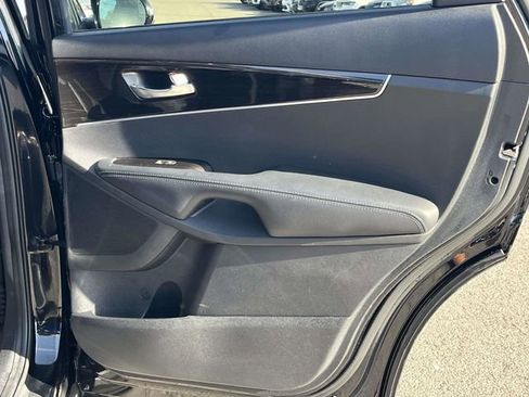 Used 2019 Kia Sorento LX image 23