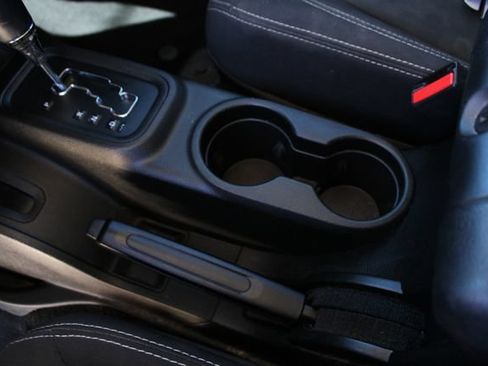 Used 2018 Jeep Wrangler Unlimited Sahara AWD/4WD image 14