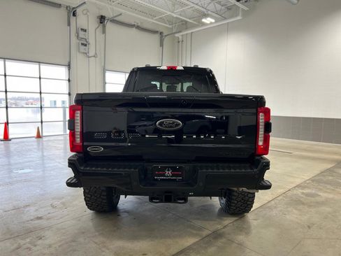 New 2026 Ford F250 Lariat w/ Black Appearance Package image 7