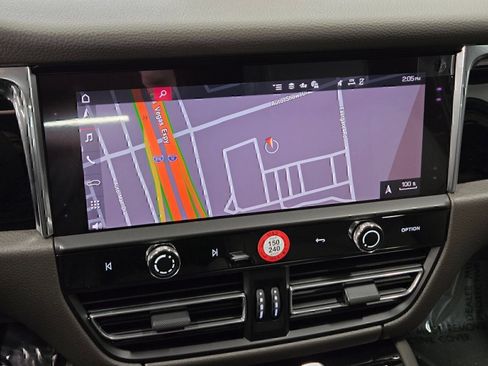 Certified 2026 Porsche Macan AWD/4WD image 19