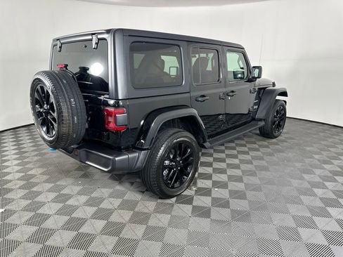 Used 2023 Jeep Wrangler Unlimited Sahara w/ Cold Weather Group AWD/4WD image 8